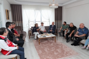 Vali Erol, Kbrs gazisine gazilik madalyas ve beratn tevcih etti